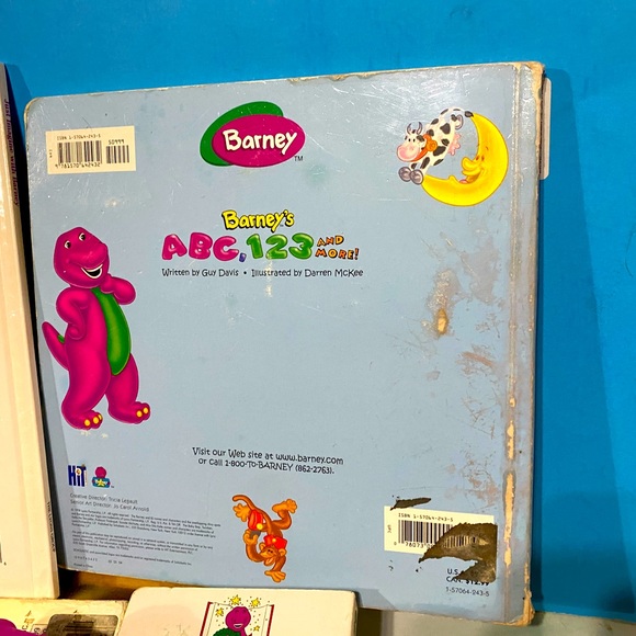 BARNEY THE PURPLE DINOSAUR VTG 90’s BOOK BUNDLE OF 4 BOOKS & PURPLE DINOSAUR - Picture 9 of 10